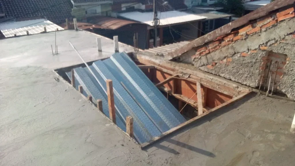 1 Rumah Tinggal Keluarga Besar 2 Lantai Yang Dibangun Di Kota Bekasi