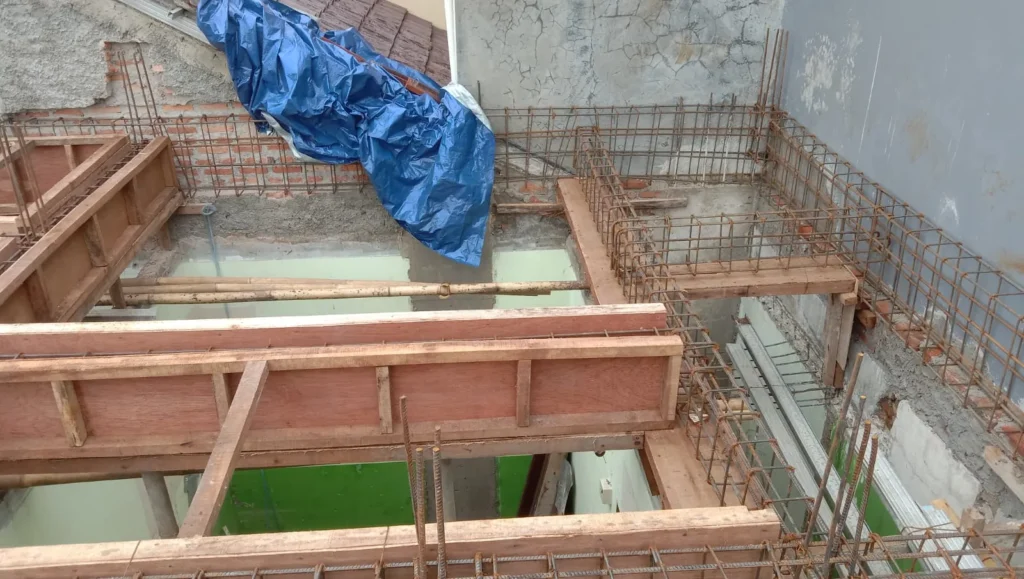 15 Rumah Tinggal Keluarga Besar 2 Lantai Yang Dibangun Di Kota Bekasi