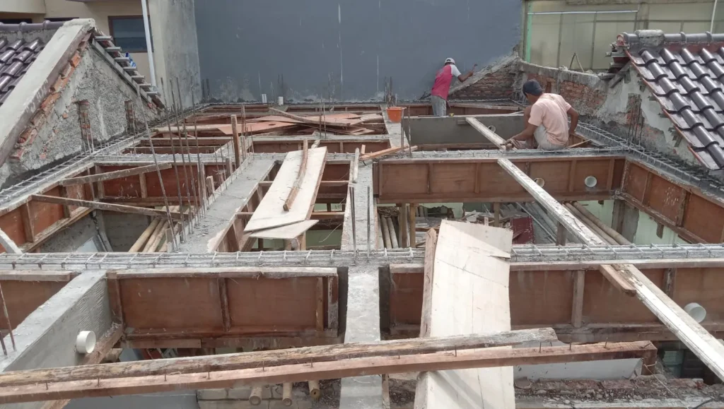 18 Rumah Tinggal Keluarga Besar 2 Lantai Yang Dibangun Di Kota Bekasi